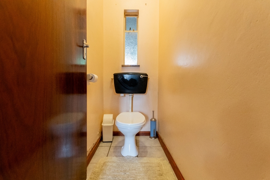 6 Bedroom Property for Sale in Laaiplek Western Cape